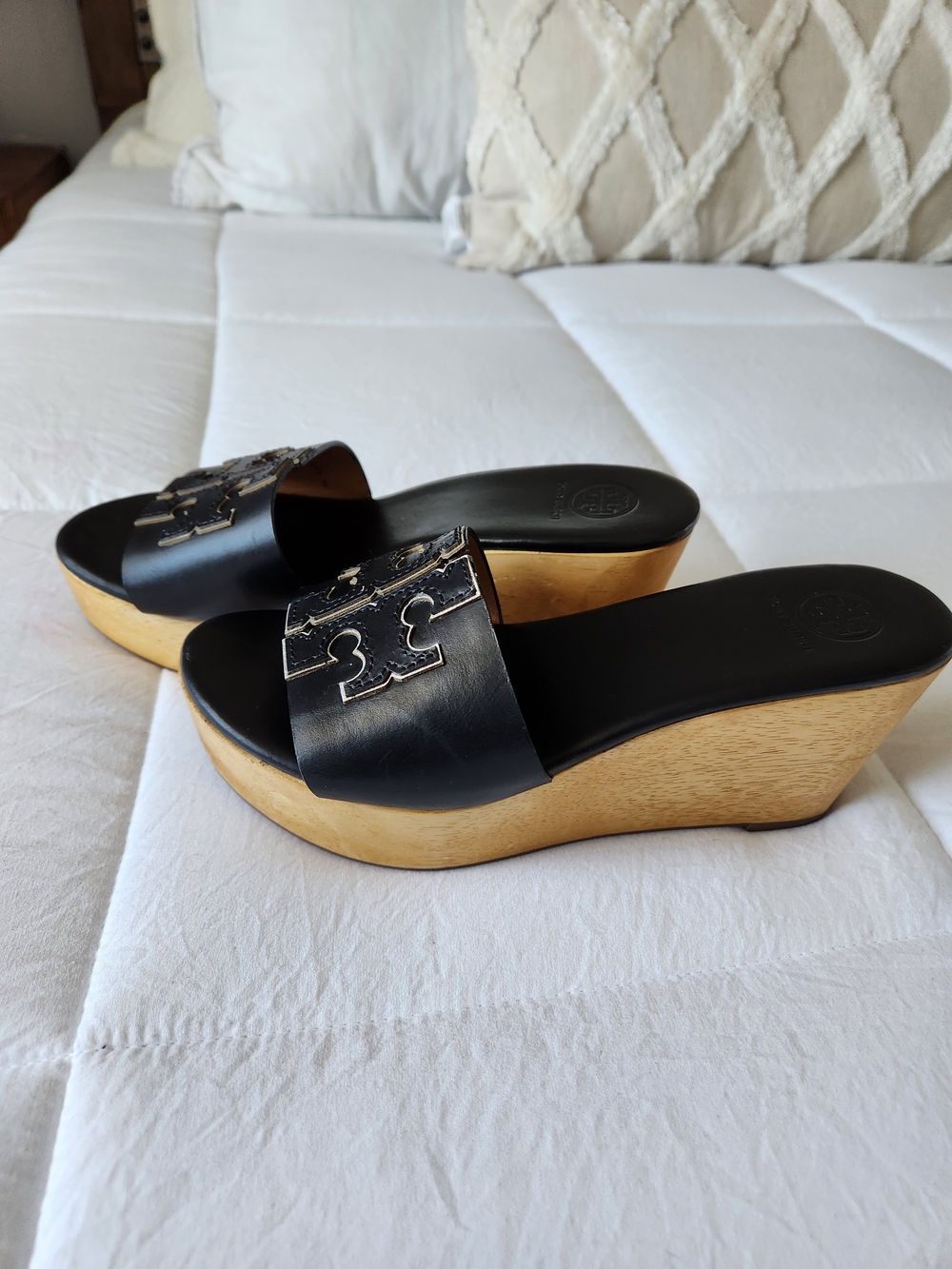 Tory Burch Black Leather Logo Slide Clogs with Wood-Look Wedge - Picture 5 of 8